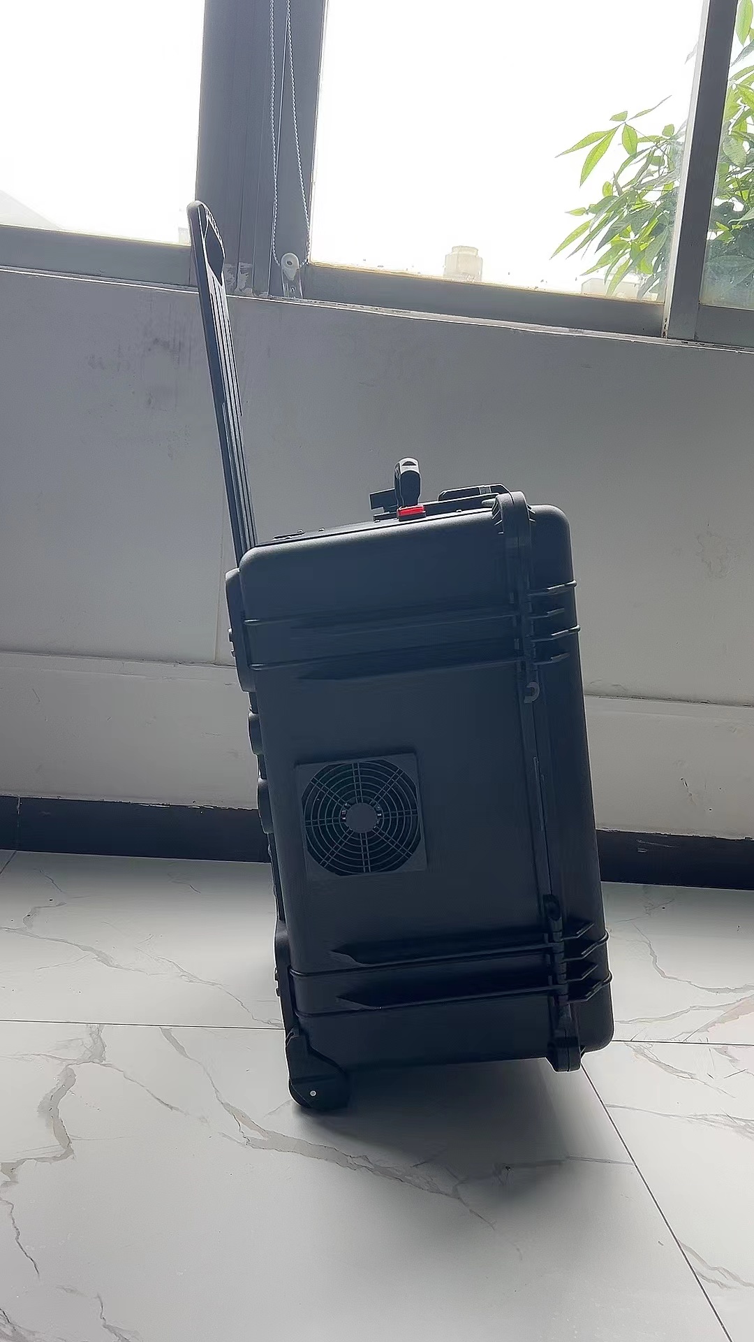 新泰手拉箱型移动通信干扰器